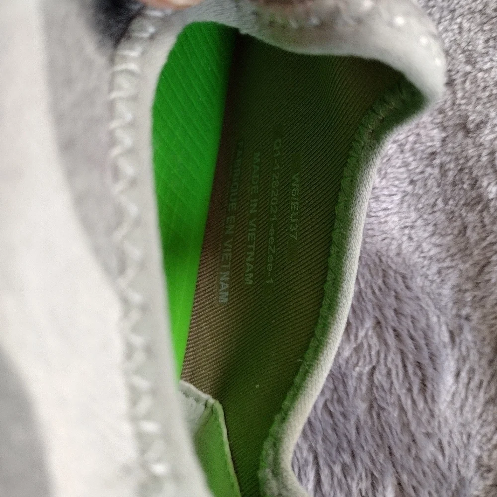 Oofos OOmg eeZee Low Womens Size 6 Shoes Slip On Green Camo Recovery Sneaker